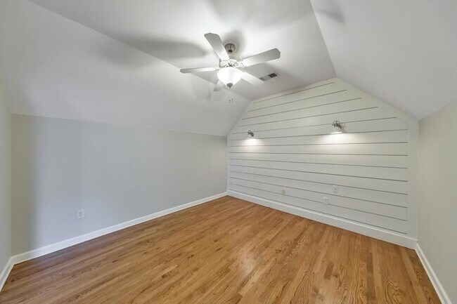 Building Photo - 11180 W Rd