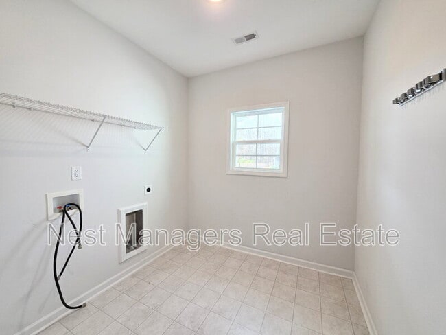 Building Photo - 245 Southern Pl