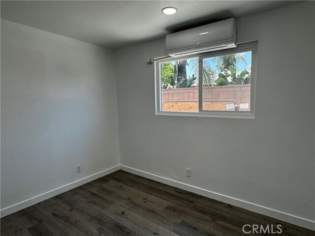 Building Photo - 4563 Bridgeview Ave