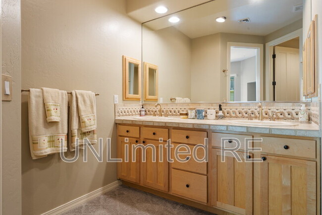 Building Photo - 674 Crosscreek Dr