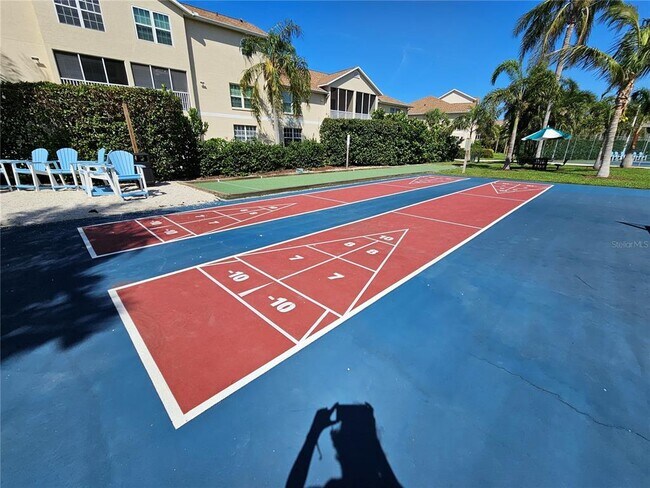 Building Photo - 4250 Players Pl