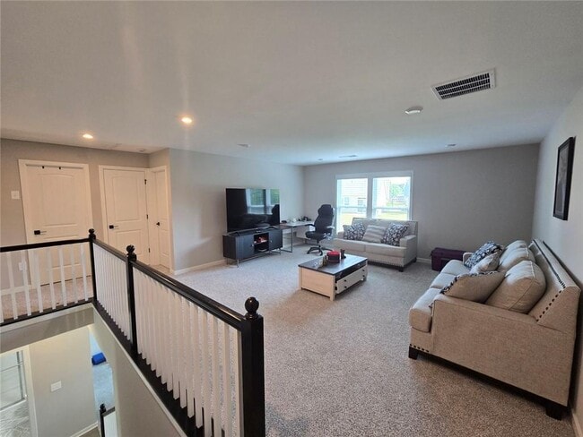 Building Photo - 121 Linden Ct