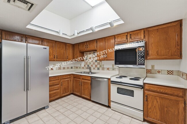 Building Photo - 5810 E Chiricahua Trail