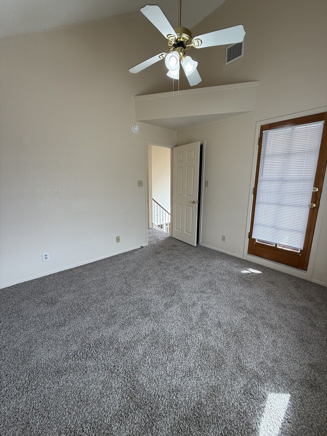 Building Photo - 12008 Castle Woods Dr