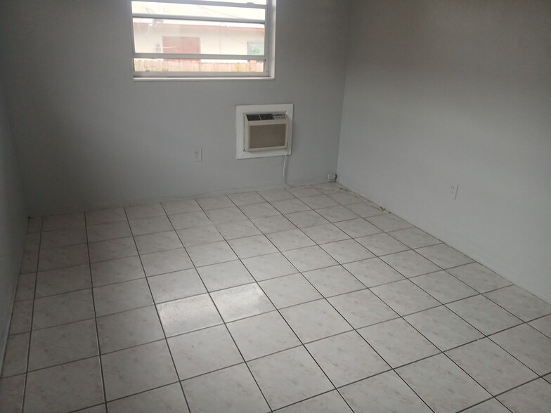 Building Photo - 7640 Pembroke Rd