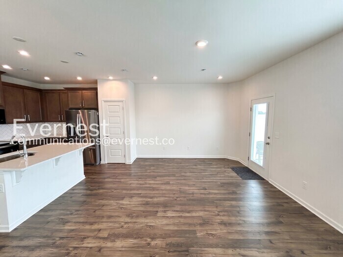 Building Photo - 5342 Bellflower Hls