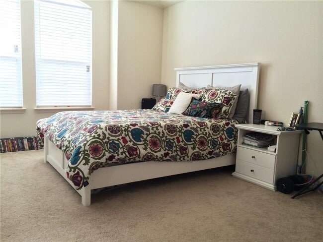 Building Photo - 2021 Nestlewood Dr