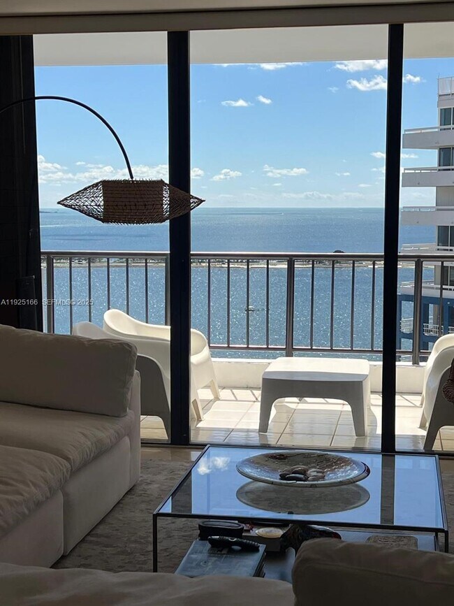 Building Photo - 1581 Brickell Ave