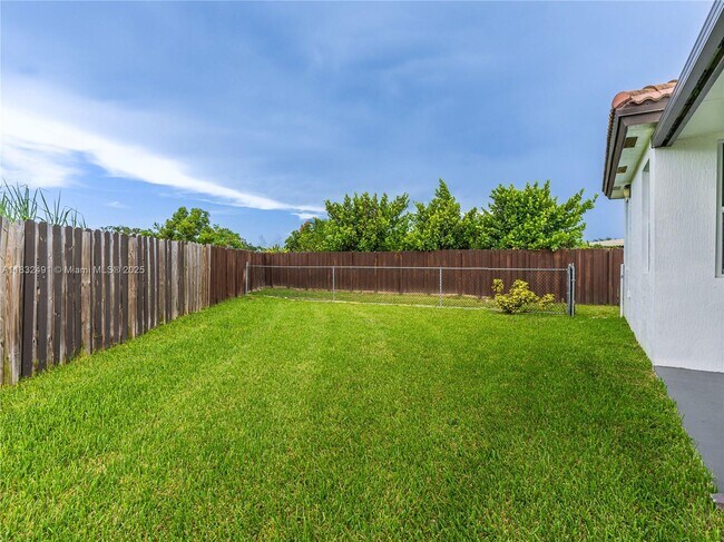 Building Photo - 28381 SW 128th Pl