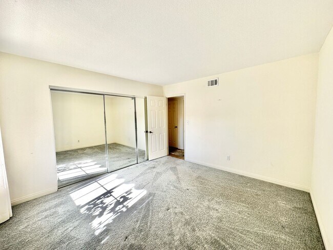 Building Photo - Sweet Single-Story, Completely Detached, Home in the Picturesque Fallbrook Village HOA Community!