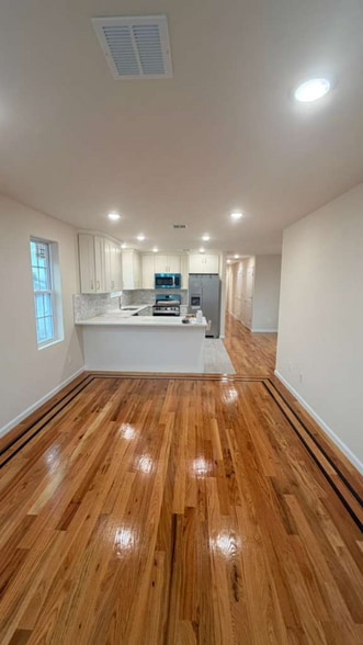 Building Photo - 628 S 12th St