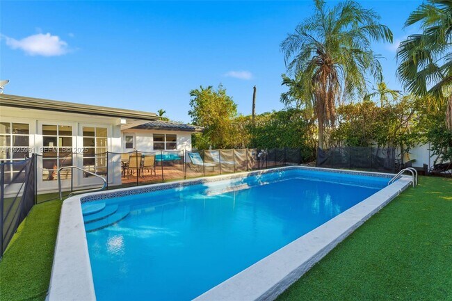 Building Photo - 201 Calle Grande Dr