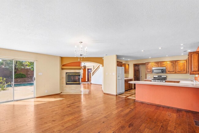 Building Photo - 9441 Allande Rd NE