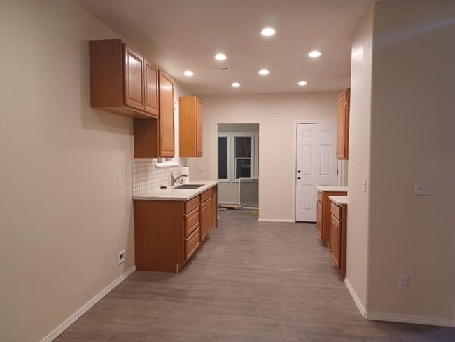 Building Photo - 6827 NE Glisan St