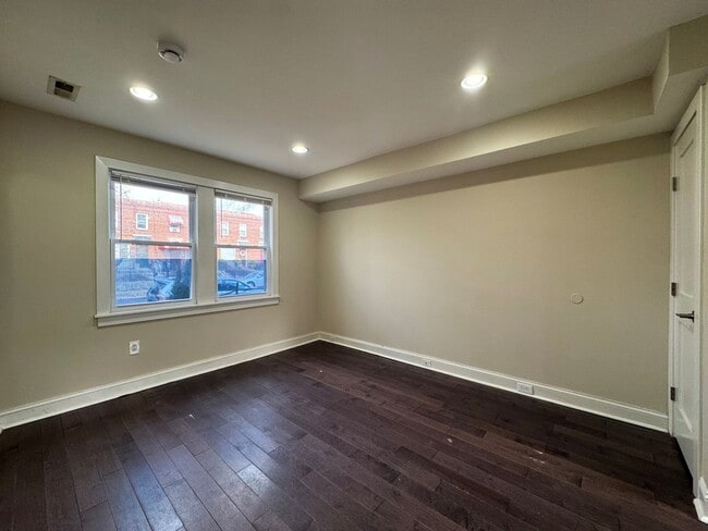 Building Photo - Charming 2 Bed 1.5 Bath Townhome In Beautiful Lily Ponds