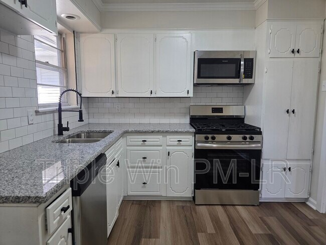 Building Photo - 1413 Nannette St