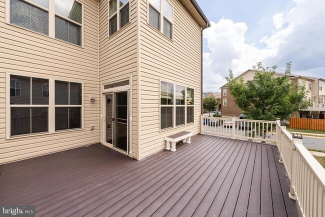 Building Photo - 42541 Dreamweaver Dr