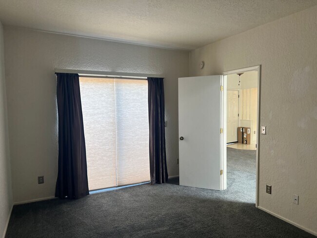 Building Photo - Attractive 3 Bed. 2 Ba. Townhome at Columbus & Ft. Lowell