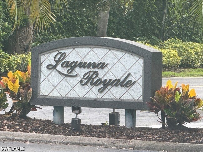 Building Photo - 562 Laguna Royale Blvd