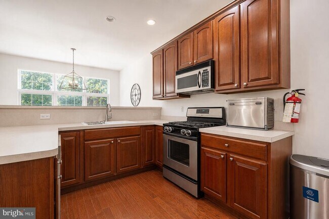Building Photo - 12 Scarlet Oak Dr
