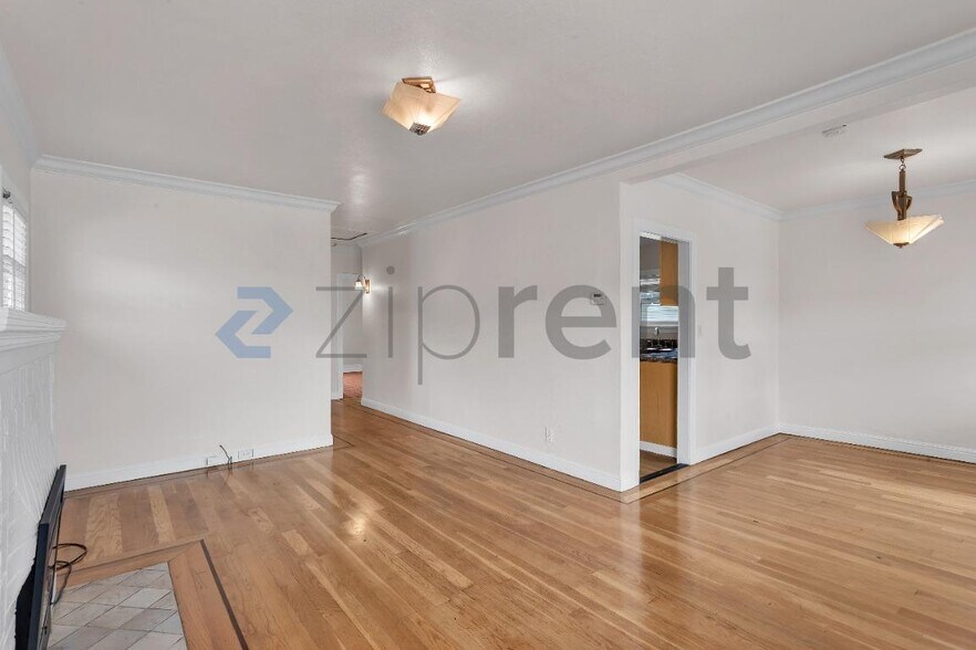 Building Photo - Unit
