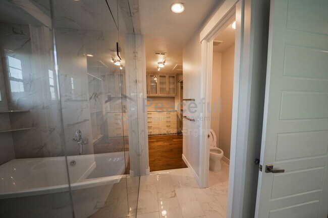 Building Photo - 1867 S Prairie Pond Rd