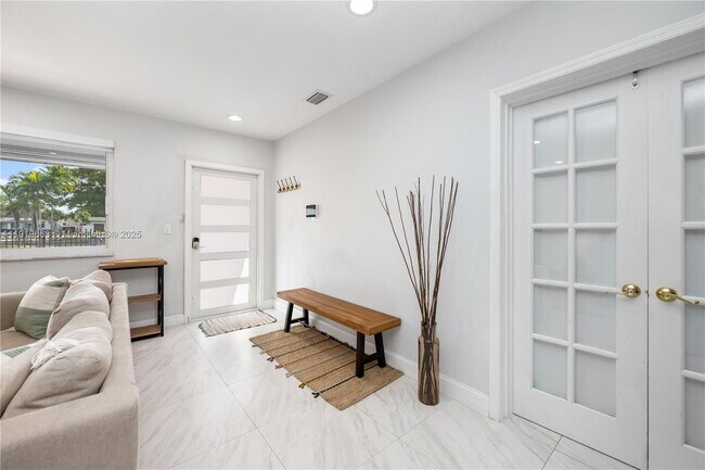 Building Photo - 1331 NE 160th St