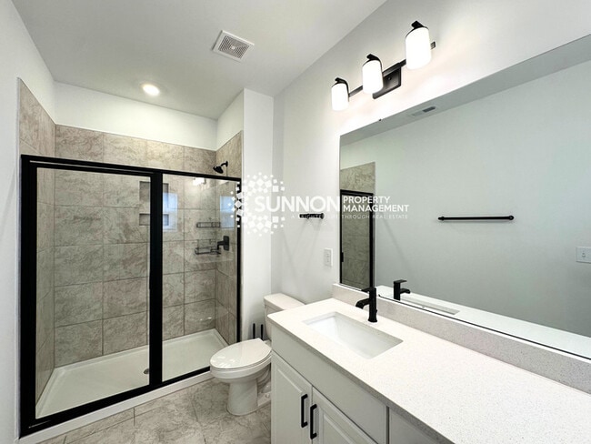 Building Photo - New 3 Bed Townhome in Mineral Springs