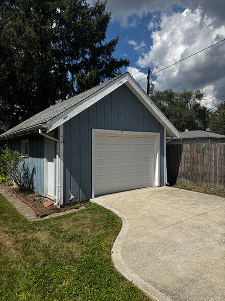 Building Photo - 582 Colima Dr