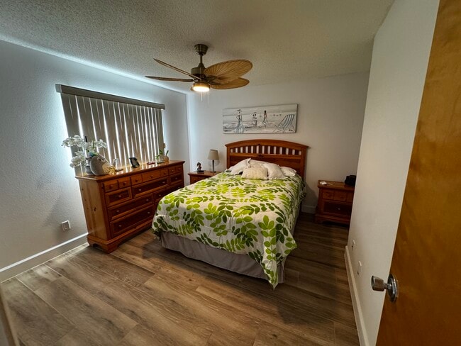 Building Photo - 405 Bayside Ln