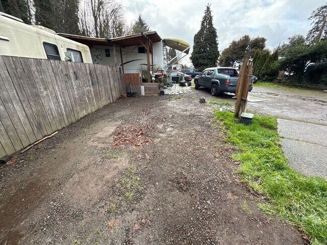 Building Photo - 3010 Phyllis St NE