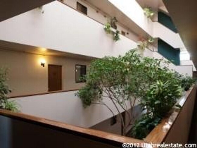 Building Photo - Prime Amenities Await: Newly Renovated 2-B...