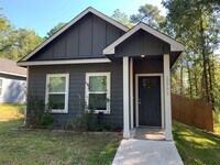 Building Photo - 15772 Aspen Dr
