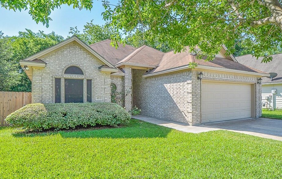 Primary Photo - 403 N Coulter Dr