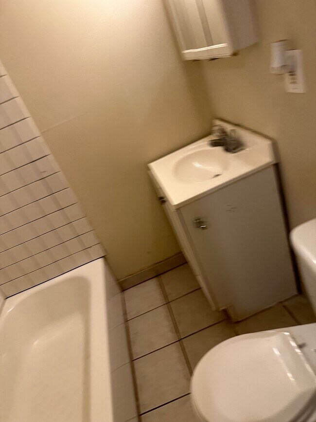 Building Photo - 1742 E Lombard St