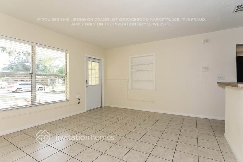 Building Photo - 2160 Riviera Dr