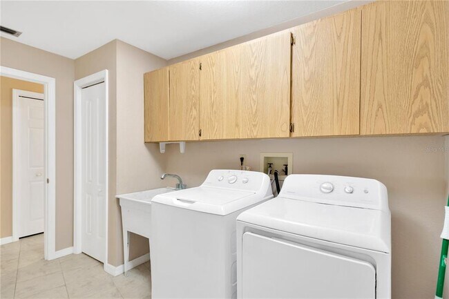 Building Photo - 5021 Bridgeport Dr