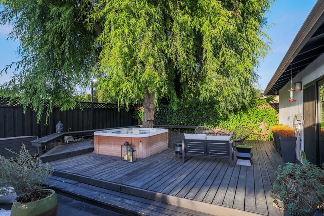 Building Photo - 4763 Golden Rd