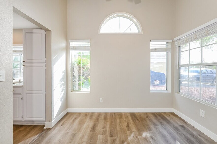 Building Photo - 2043 Angel Falls Dr