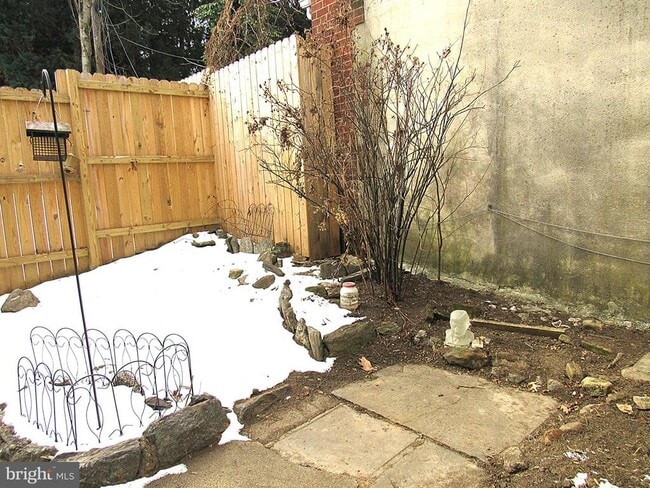 Building Photo - 708 Oak Ln