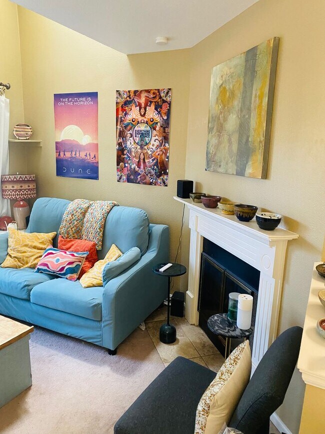 Building Photo - Super sunny & sweet 1 bedroom condo in the heart of Boulder