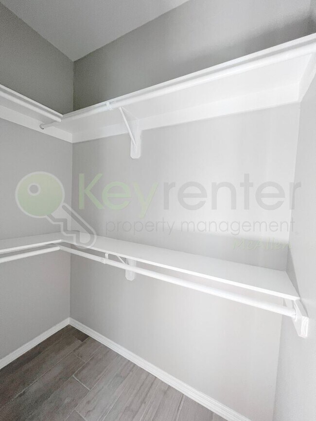 Building Photo - 1812 Redbud Ln