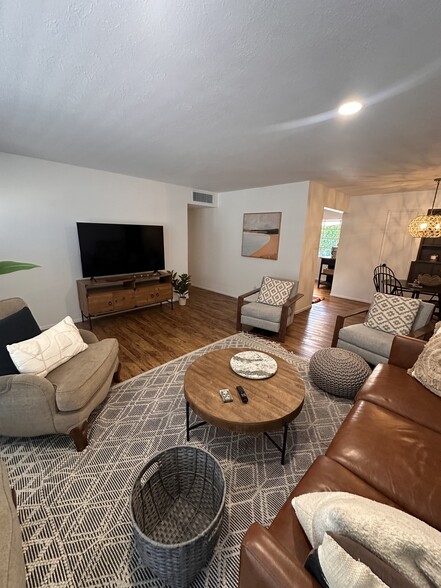 Building Photo - 8143 E Whitton Ave