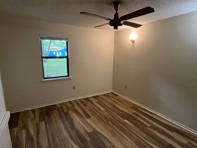 Building Photo - 1506 N Nashville Ave