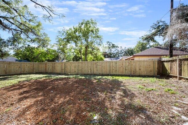 Building Photo - 914 Grand Oaks Dr