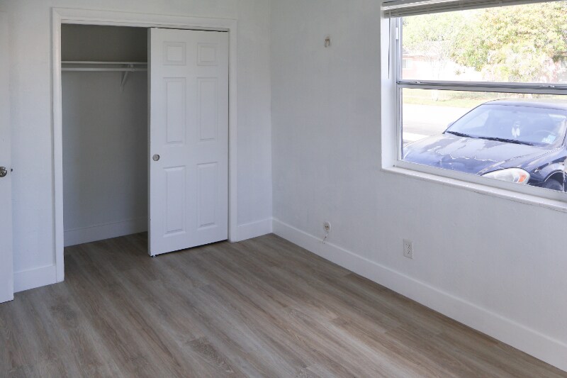 Building Photo - 1548 NW 52nd Ave