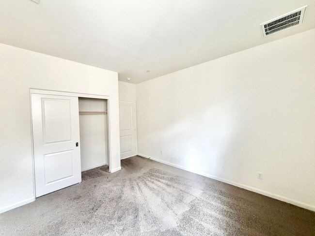 Building Photo - Iris Park Gem | 4 Bedrooms, Loft, and Modern Upgrades Throughout