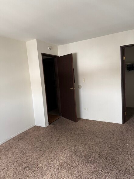 Building Photo - 844 College Blvd