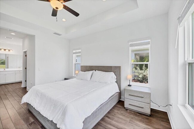 Building Photo - 10108 Hammock Brook Dr