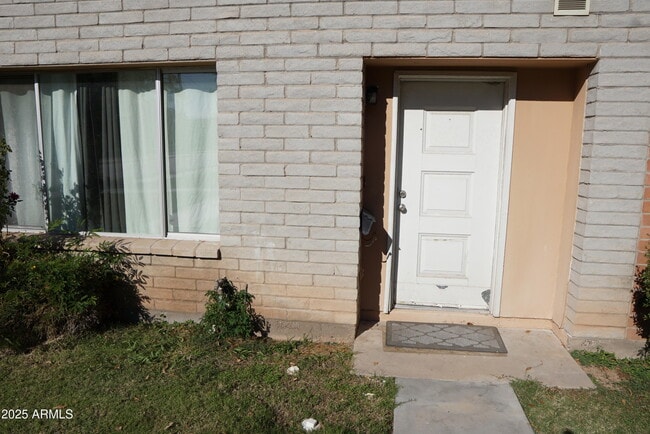 Building Photo - 4501 S Mill Ave